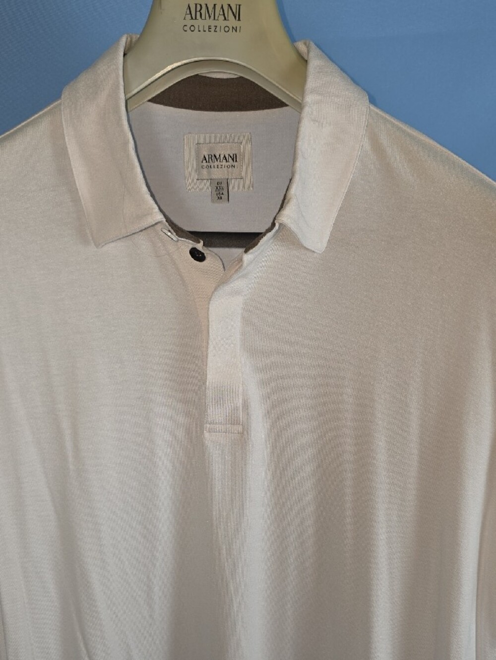Giorgio Armani XL Men’s Ivory White Polo with Subtle Contrast Buttons